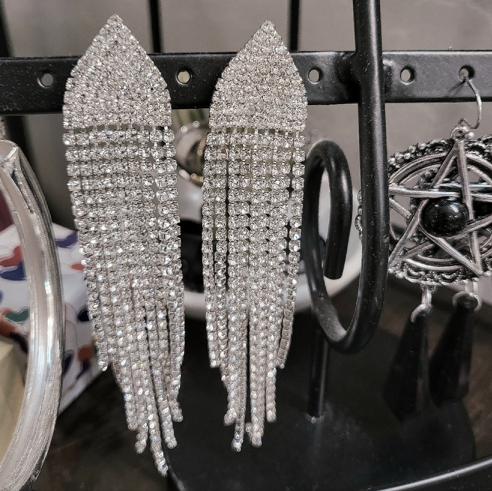 Free with Purchase | NWOT Diamond Rhinestone Drop Earrings 💎